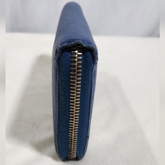 Fendi Selleria long zip. Slight fading int cloth pockets. Liggt coin residue - Picture 4 of 16